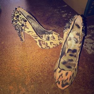 MOVING SALE LEOPARD PUMPS