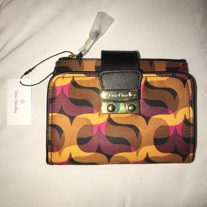 Brand New Vera Bradley Pushlock Wallet