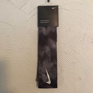 Nike Head Tie
