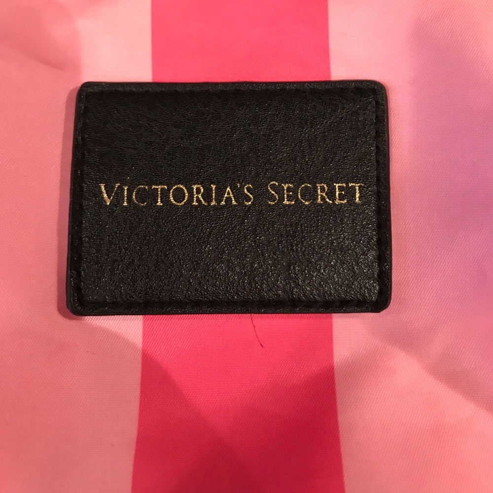 Victoria Secret Weekender - Picture 2 of 3