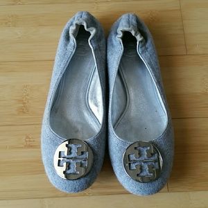 Tory Burch Reva Flats, Gray Flannel. Size 7