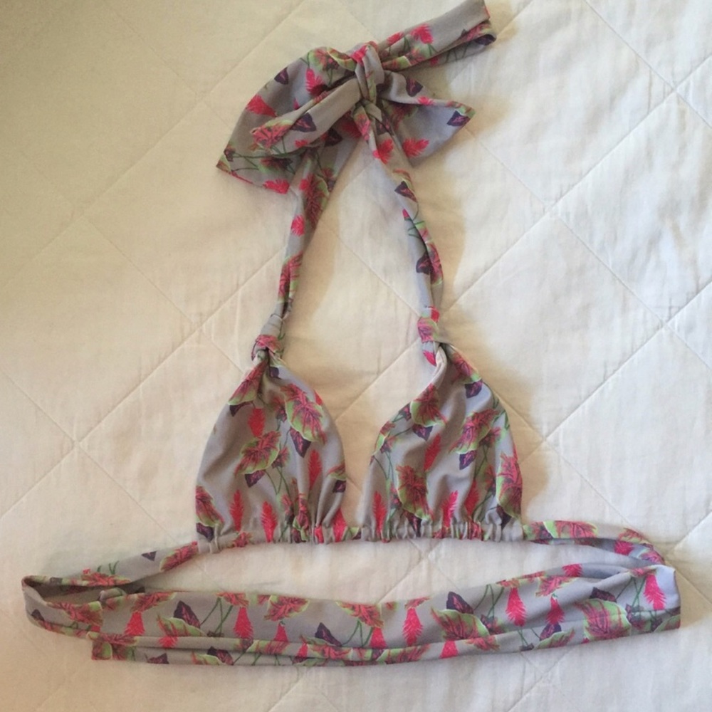 ACACIA Hawaiian Top