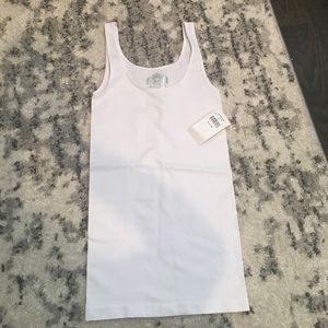 White seamless stretch tank top for layering