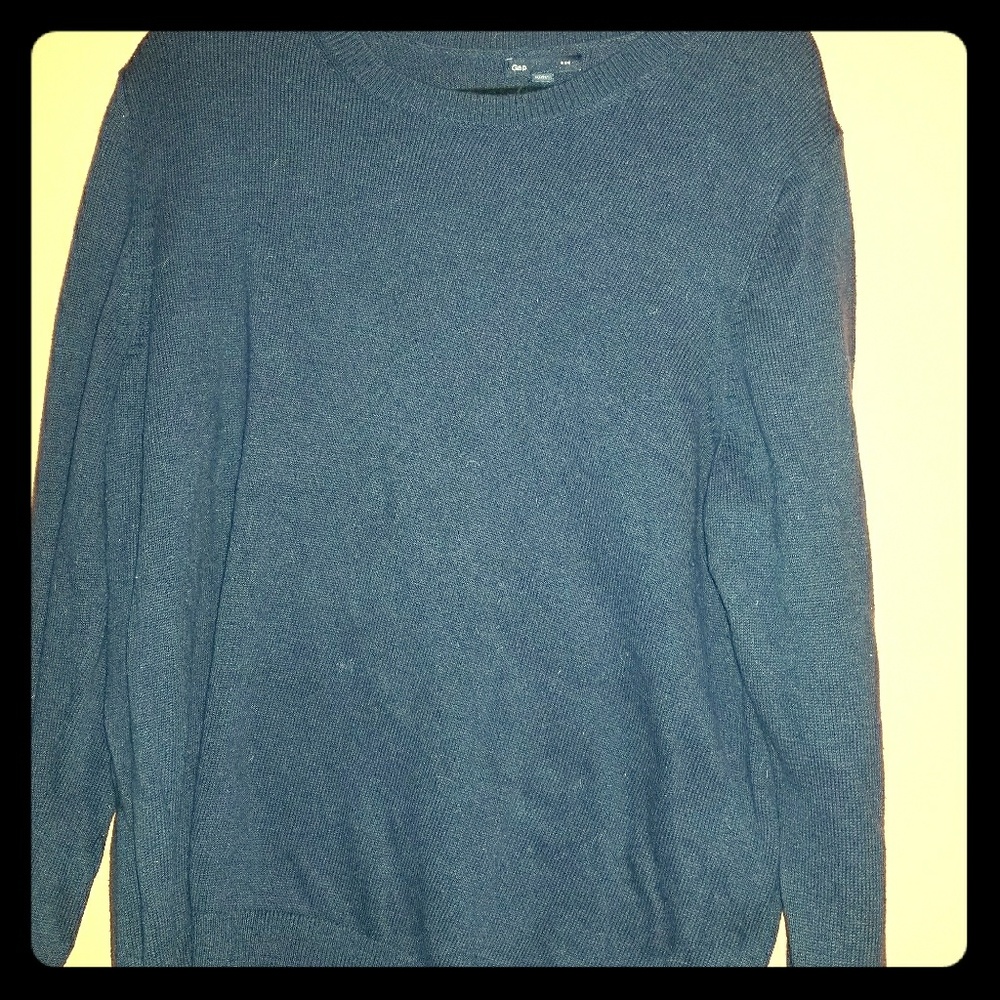 Gap sweater