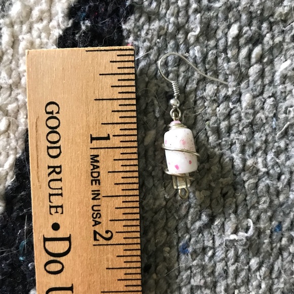 Pink and white glass earrings - Picture 3 of 3