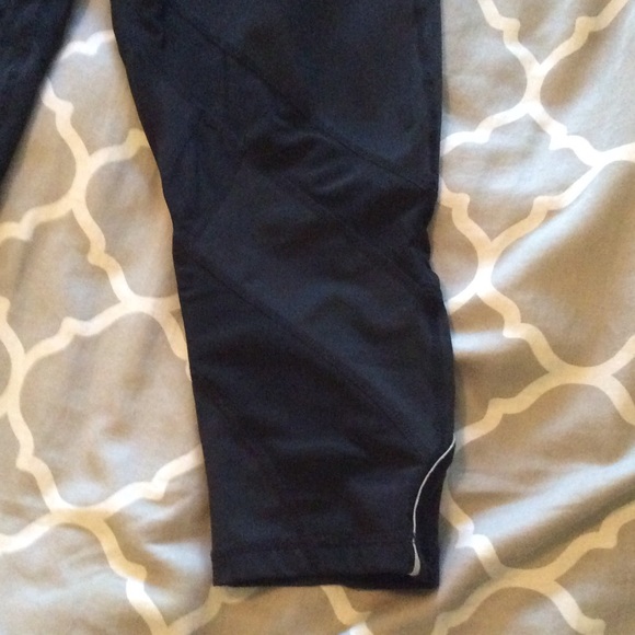 Zella Capri Pants with Mesh Cutouts - Picture 2 of 6