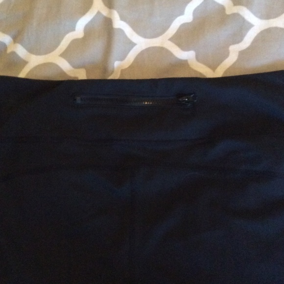 Zella Capri Pants with Mesh Cutouts - Picture 6 of 6