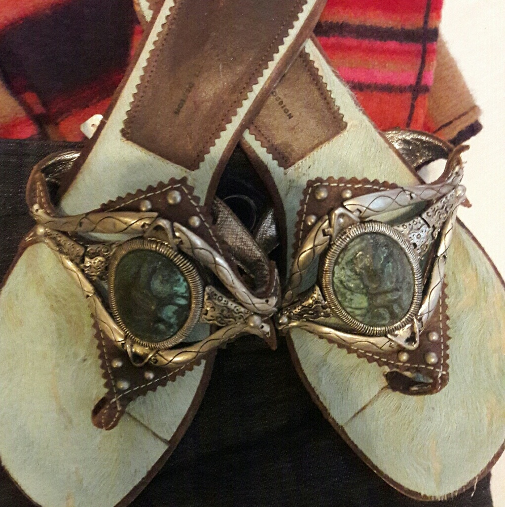 So UNIQUE!!Metal and gemstone..high end shoes