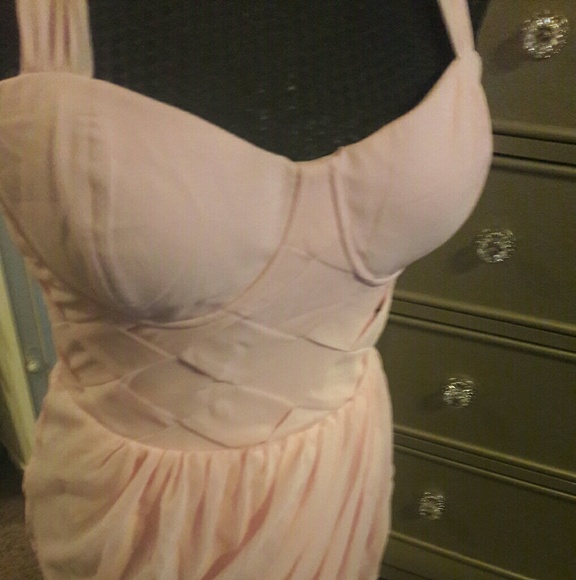 Dresses & Skirts - Gorgeoys chiffon dress feels like a dream on!!