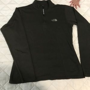 North face women’s small thin pull over