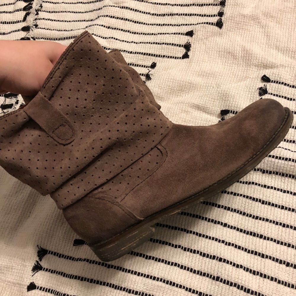 😈Price Drop😈OTBO Suede Booties