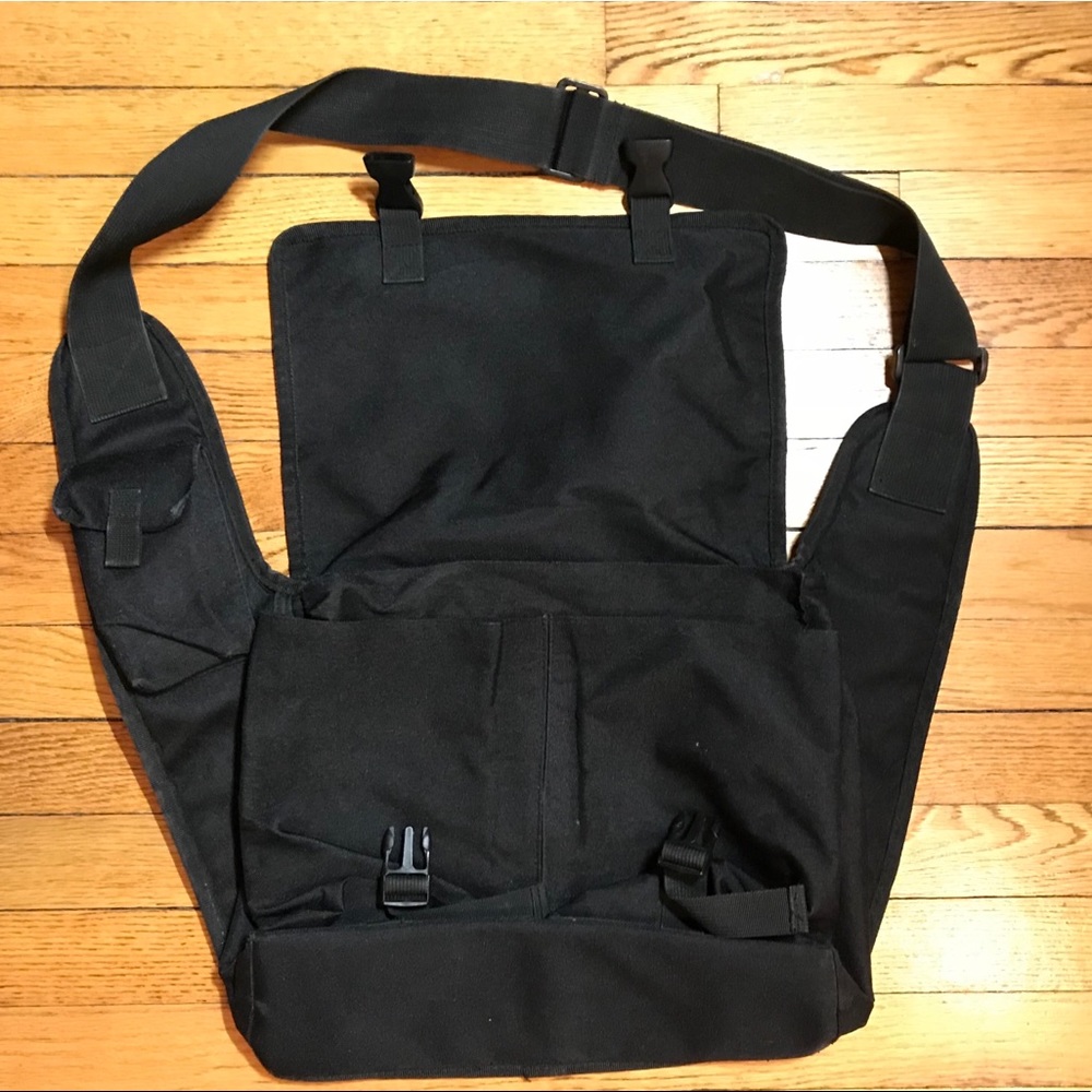 Compact messenger bag
