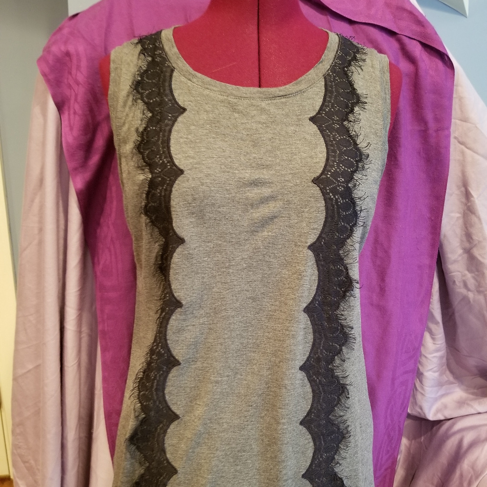 LOFT sleveless tank in gray with lack lace