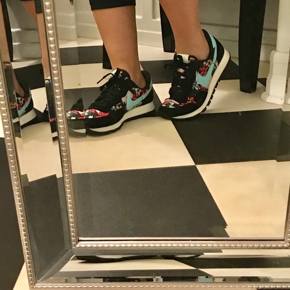 nike pegasus floral print