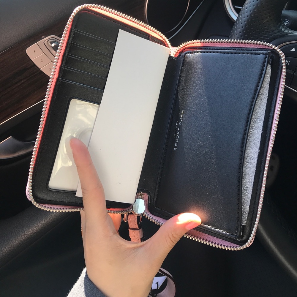Marc Jacobs Wallet - Picture 2 of 3