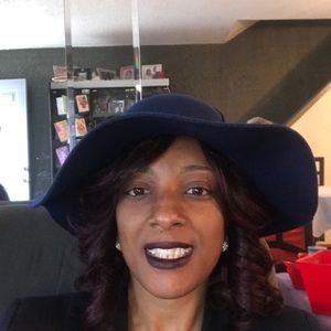 Meet your Posher, Beverly