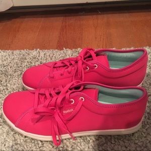 Gently worn Reebok skyscape runaround sneaker