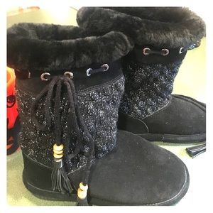 Bearpaw NEW size 8 tall fuzzy boots.