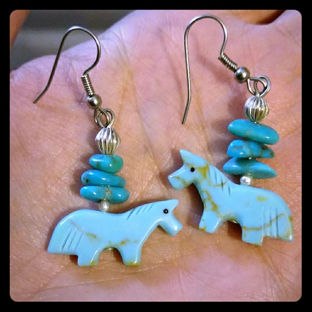 Cute turquoise horse earrings NWOT