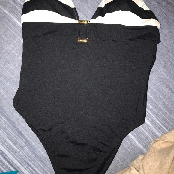 Bathing suit - Picture 2 of 3