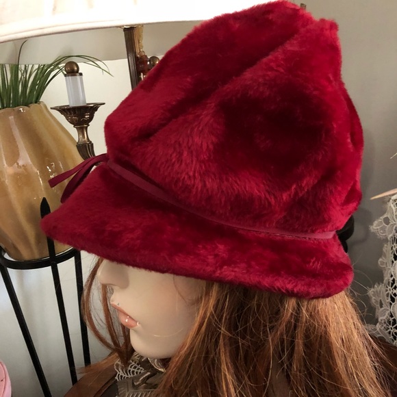 Vintage Molded Cranberry Hat - Picture 2 of 7