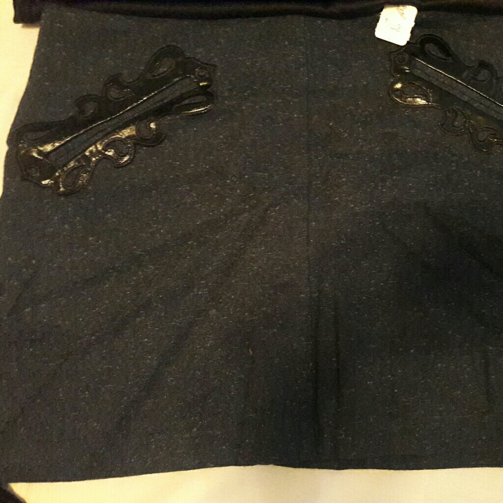 Brand New tagsblue mini skirt with leather details - Picture 2 of 3