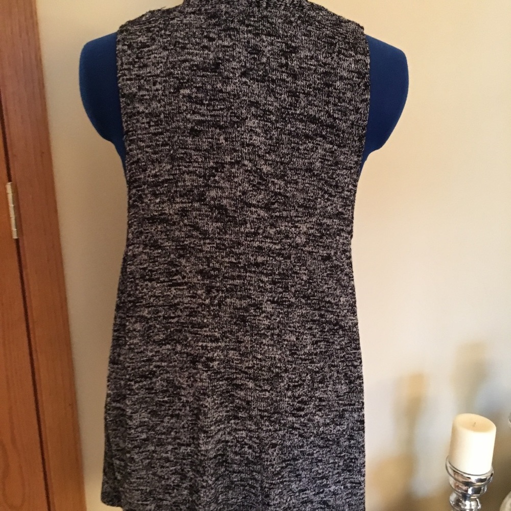 Mossino charcoal sweater vest cardigan