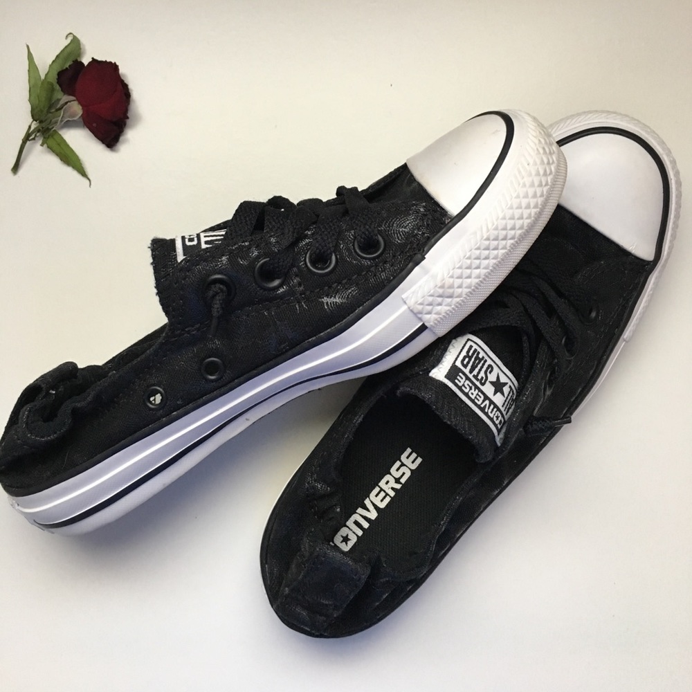 Women's 6 black Converse sneakers
