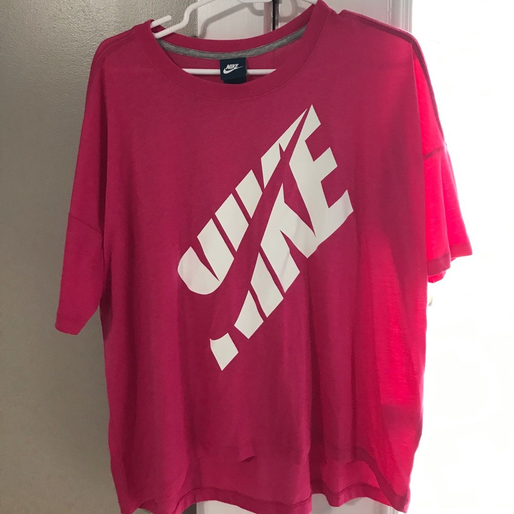 Women’s Nike top