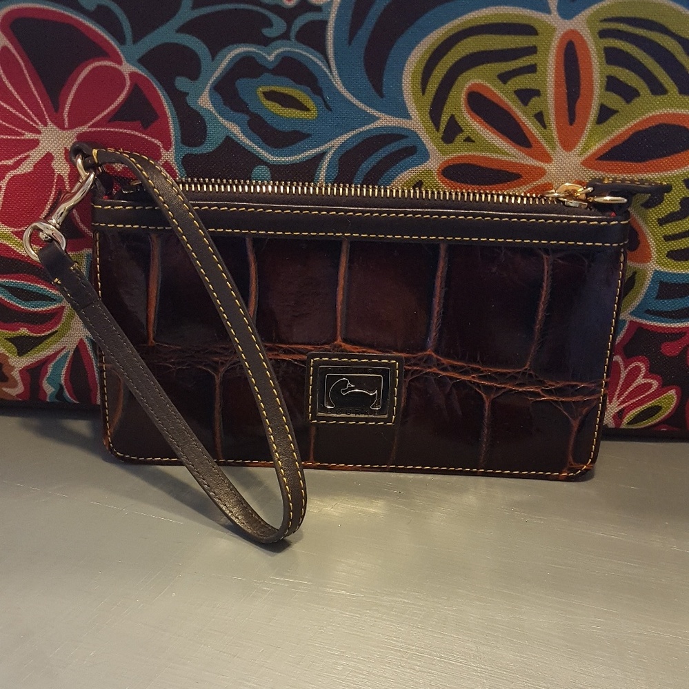 👛 DOONEY & BOURKE WRISTLET 👛