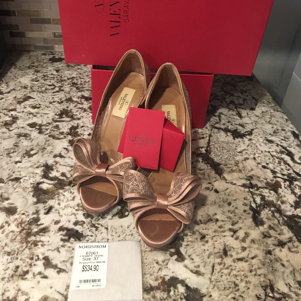Valentino gorgeous bow heels Peep Toe. Pink/cream