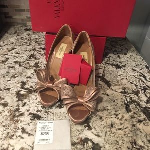 Valentino gorgeous bow heels Peep Toe. Pink/cream