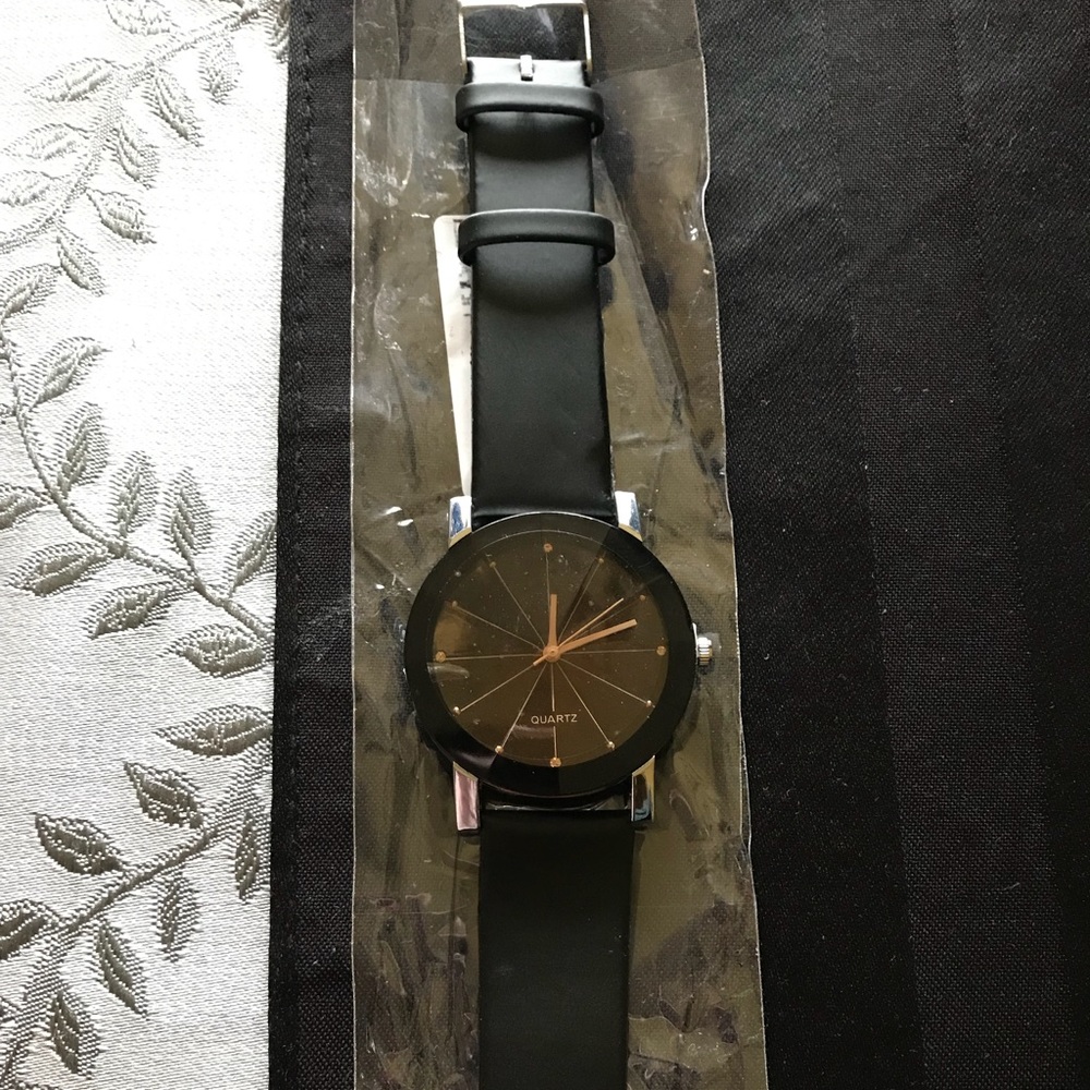 Men/Women Quartz Dial Clock Leather Wrist Watch.