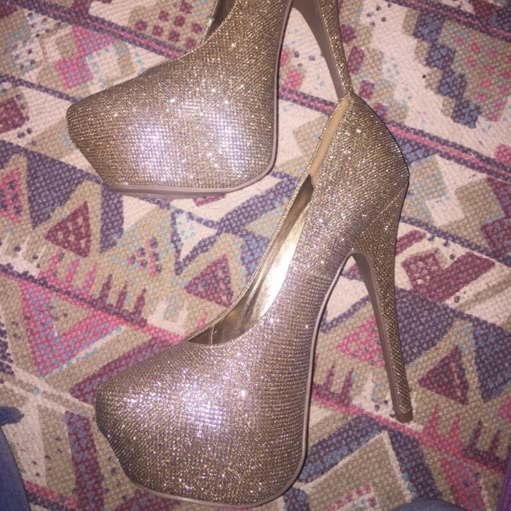 Gold pumps