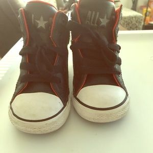 Boys converse size 8!