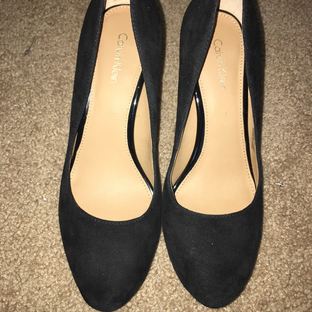 CALVIN KLEIN size 6.5
