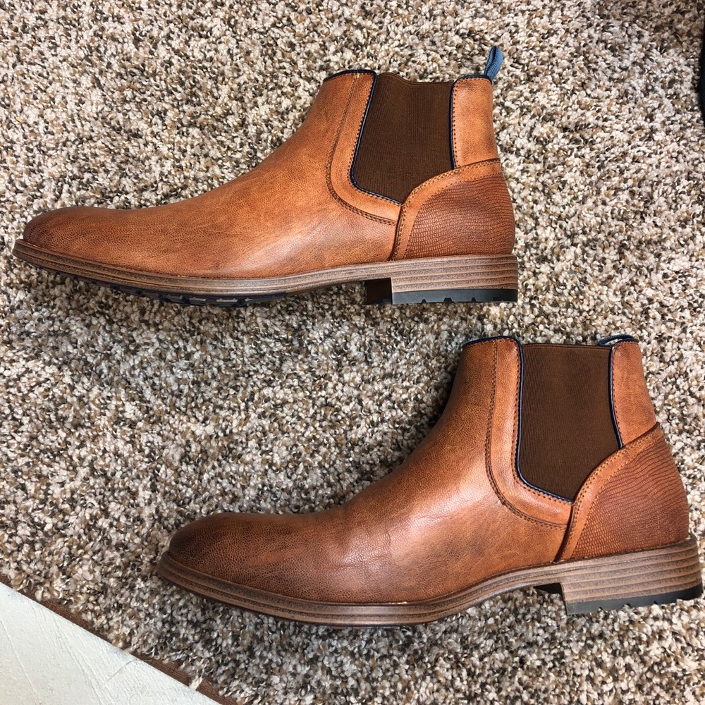 Men’s size 9 boots. Never worn.