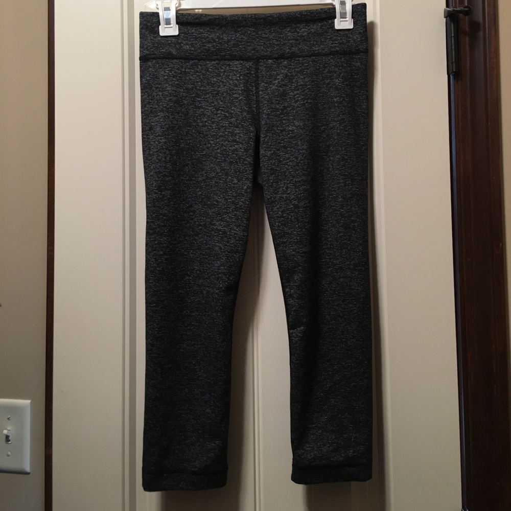 Under Armour crop workout pants
