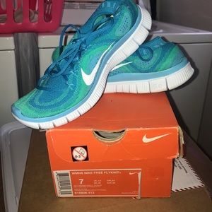 Women's Nike Free Flynit+ size 7***Like New***
