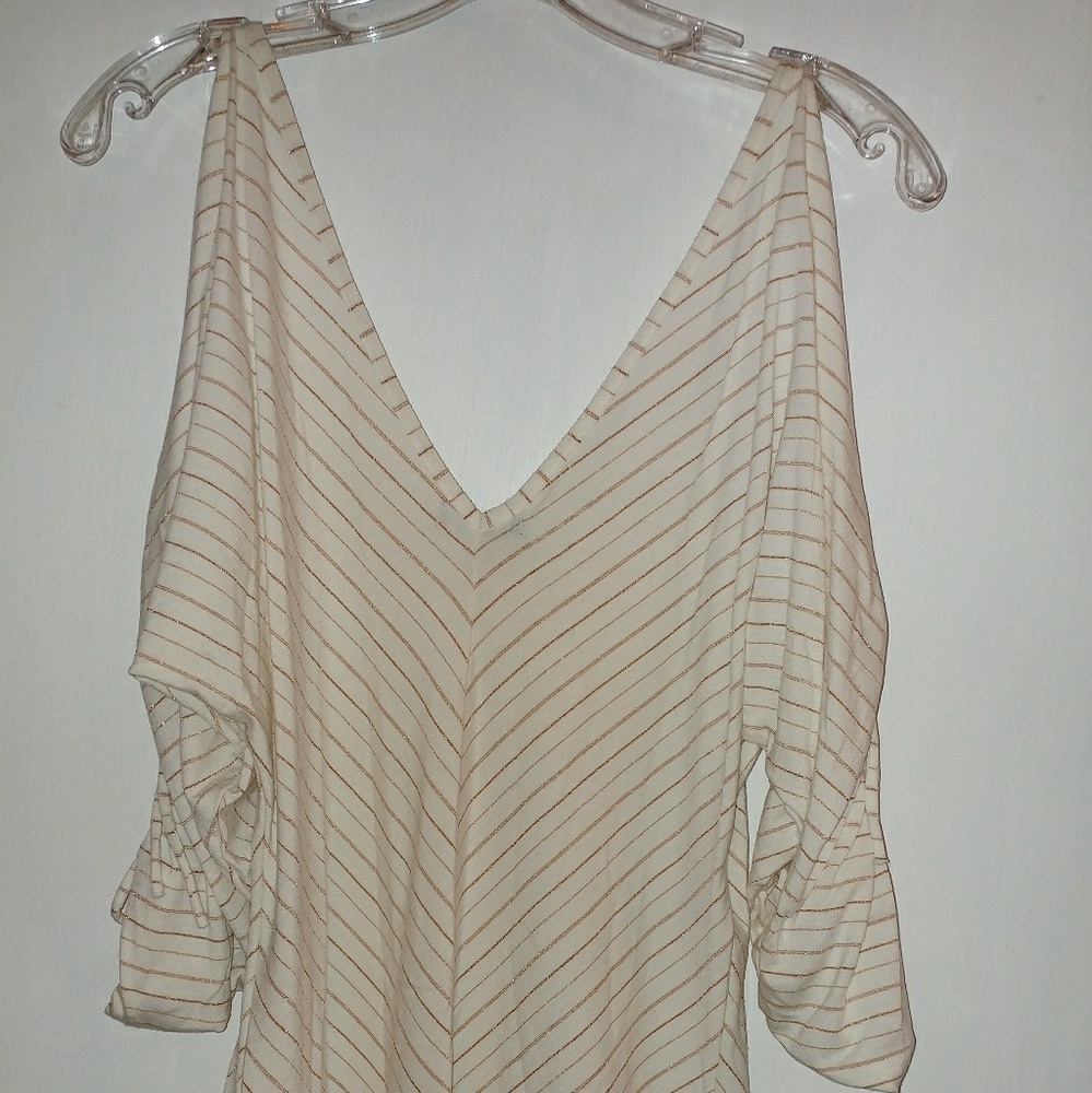 Cutout shoulder top