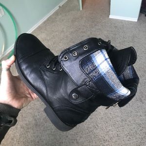 Combat boots