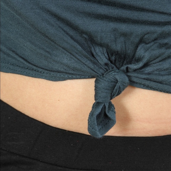 🔻FINAL REDUCTION➖Knotted Crop Top - Picture 5 of 6