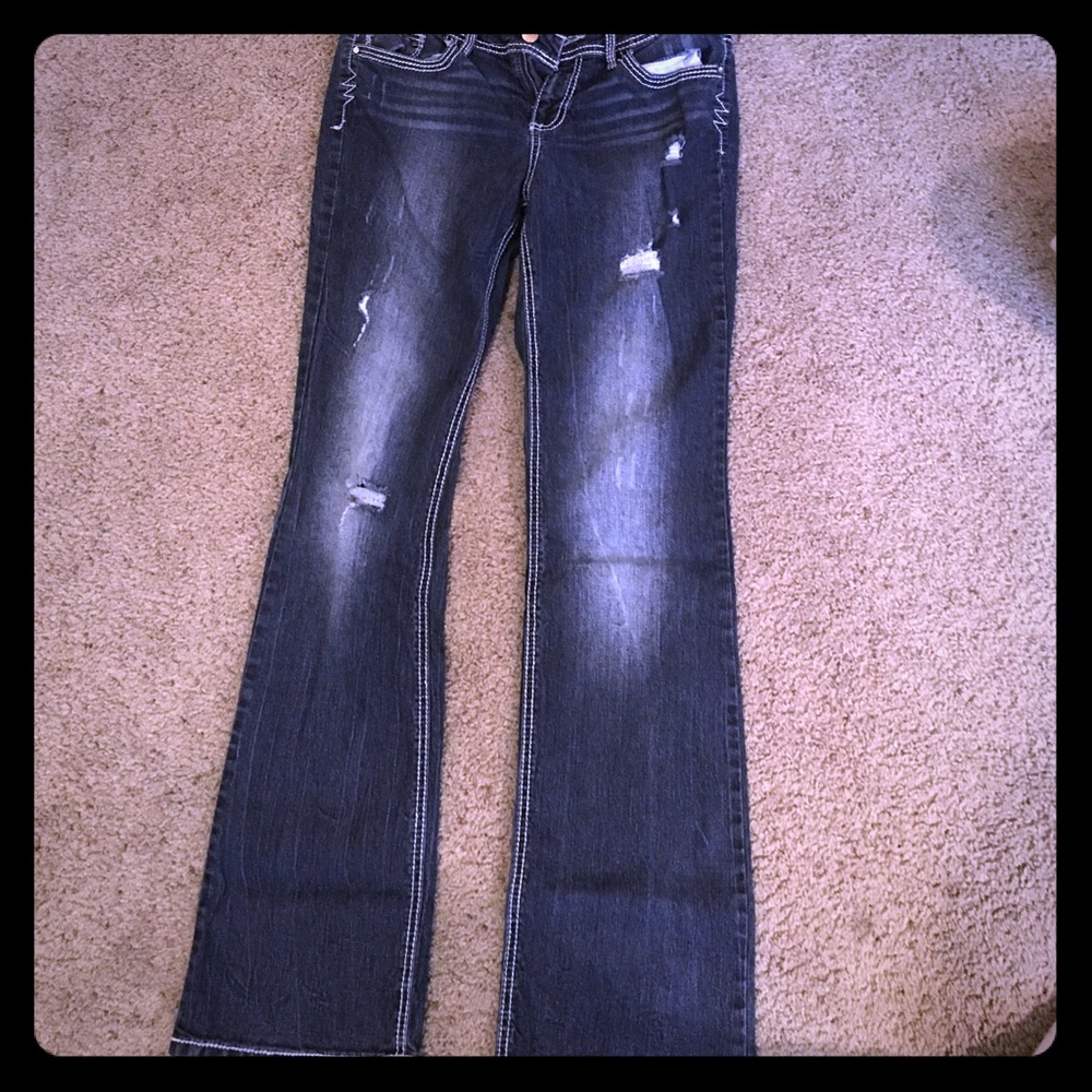 Juniors lei ripped jeans