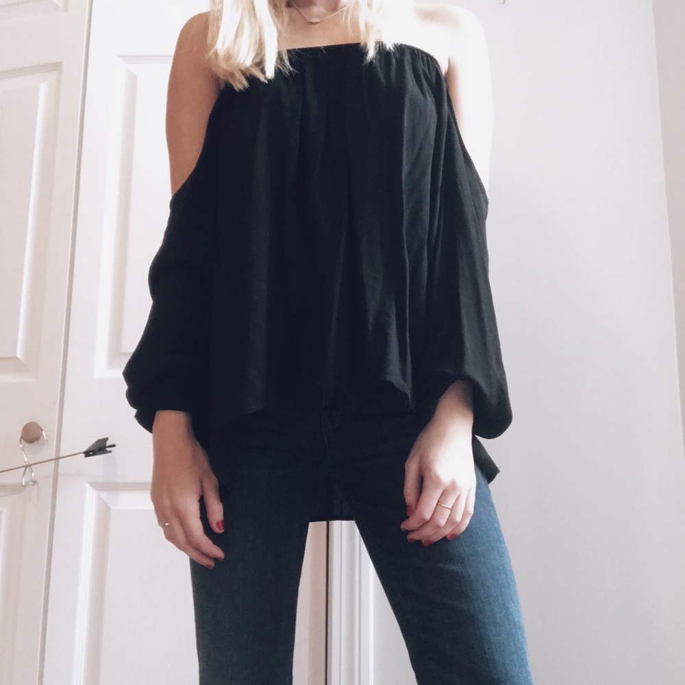 OFFERS ACCEPTED! Elan Off the Shoulder Top (S)