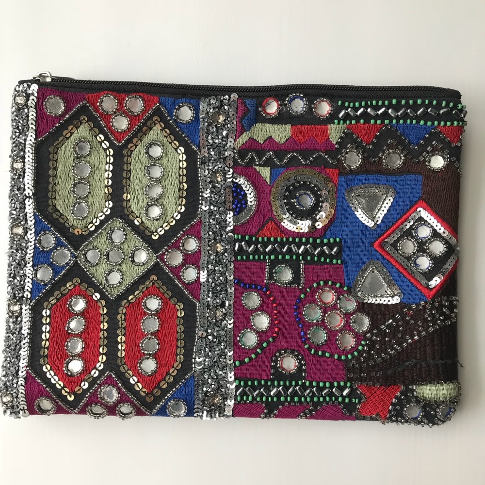 Beaded clutch