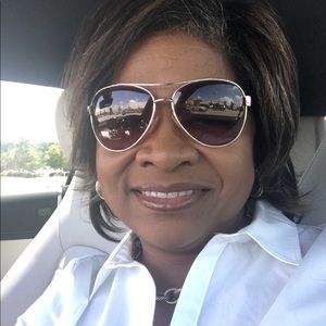 Meet your Posher, Janet