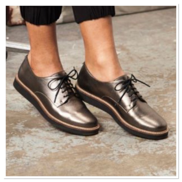 Clarks Shoes - NWOB Clarks Oxford in Champagne