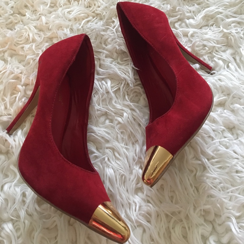 Faux Suede cap toe pump