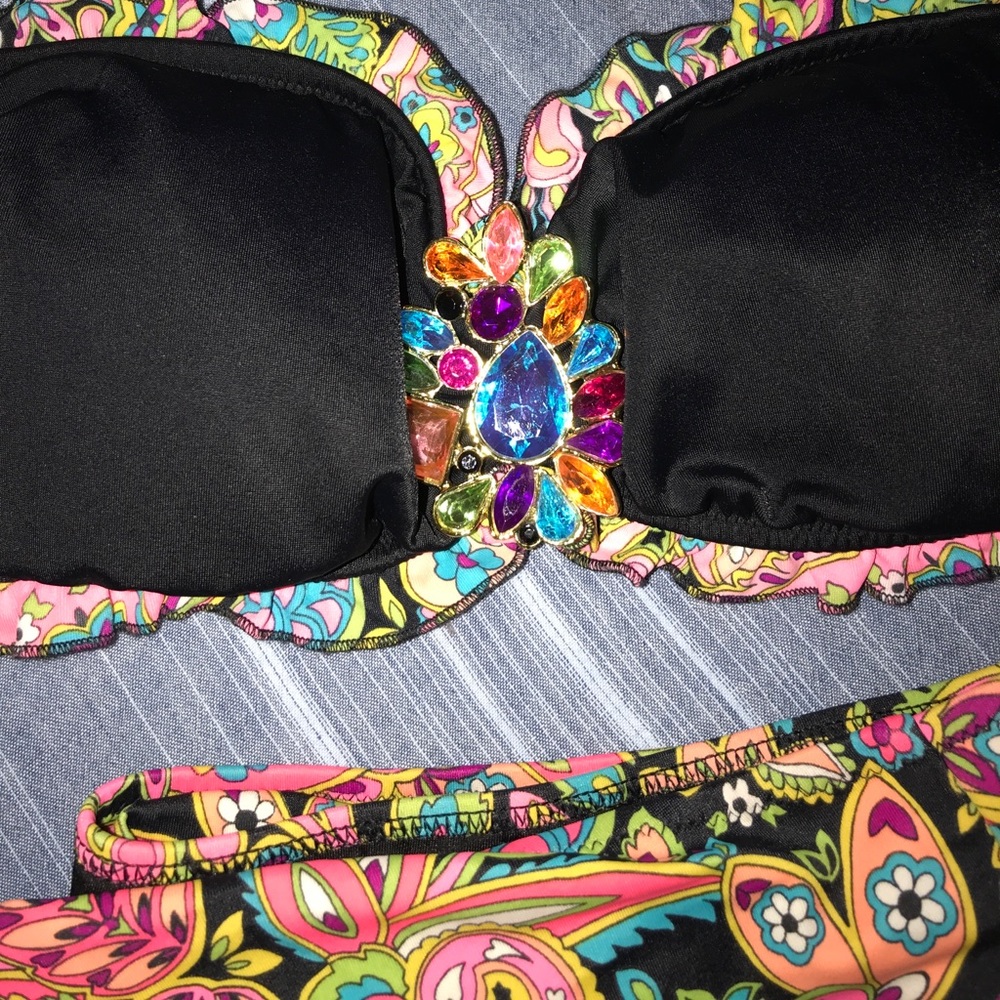 Bathing suit - Picture 3 of 3