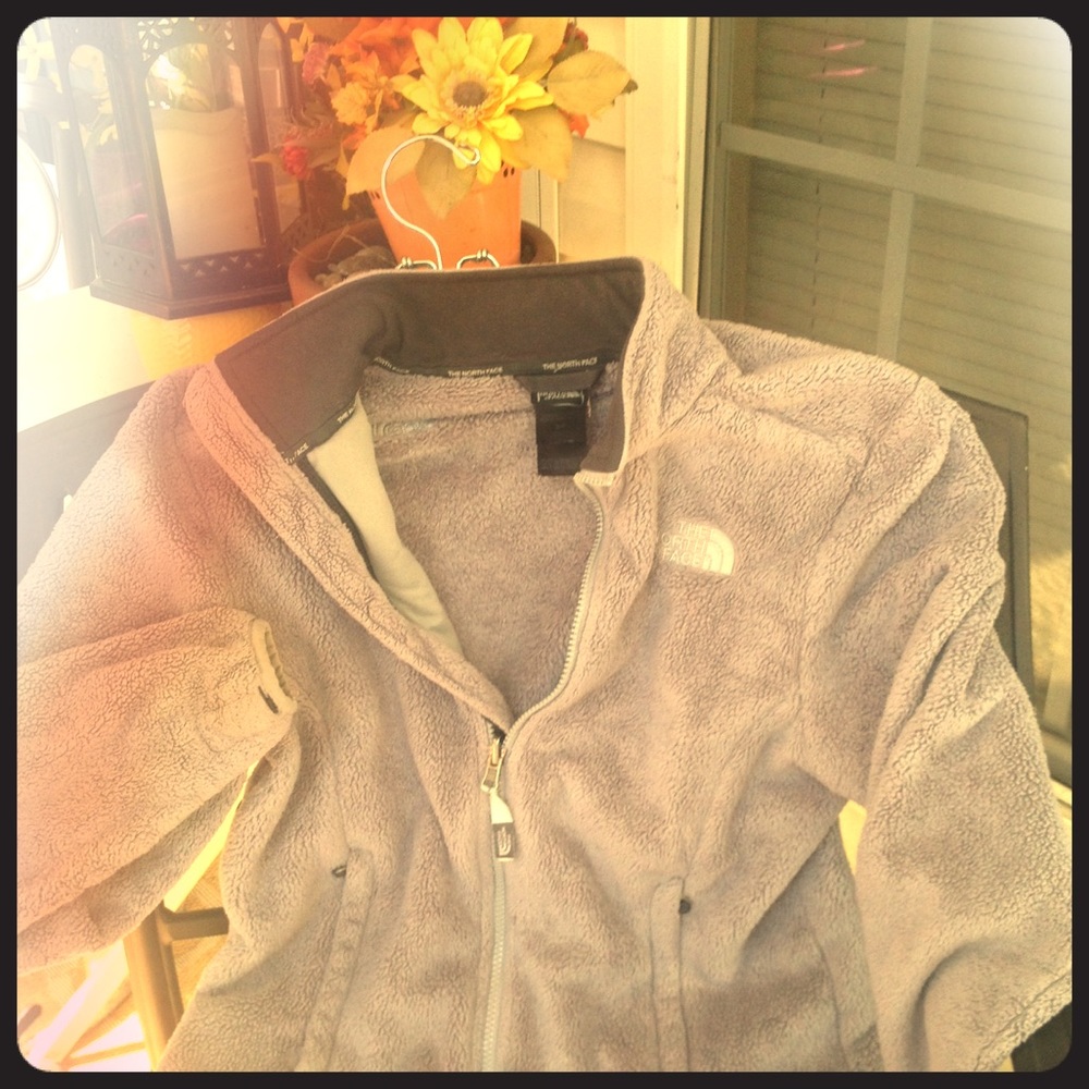 Women's Small Northface fluffy jacket